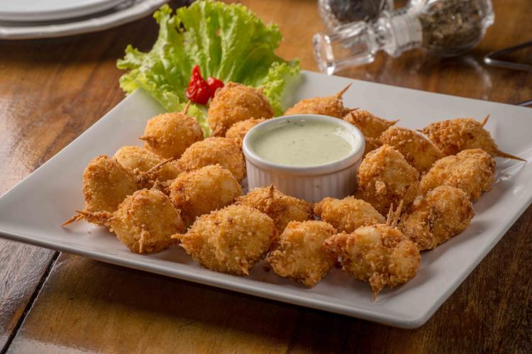 nuggets-pollo-unsplash Los nuggets de pollo caseros son una de las recetas saludables preferidas por los niños.
