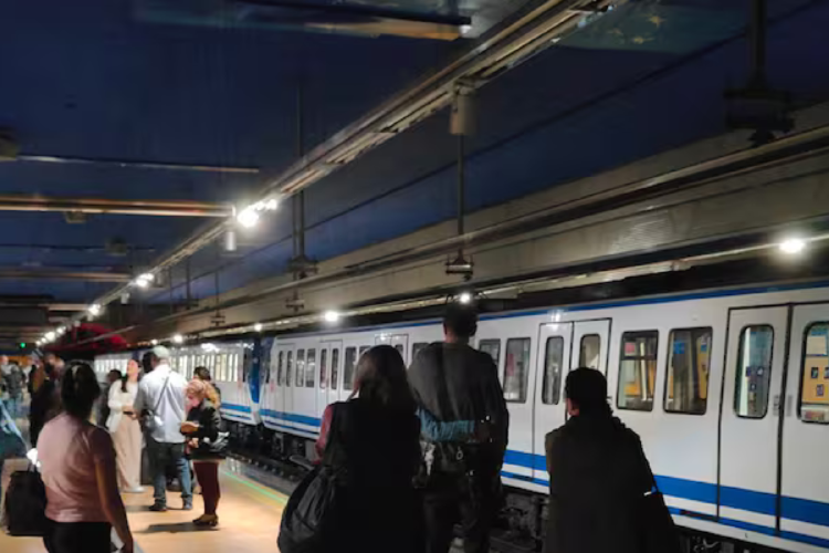 apagon La interrupción masiva no solo paralizó servicios clave, sino que dejó en evidencia los riesgos de una crisis energética cada vez más difícil de contener. @Ivaannfl