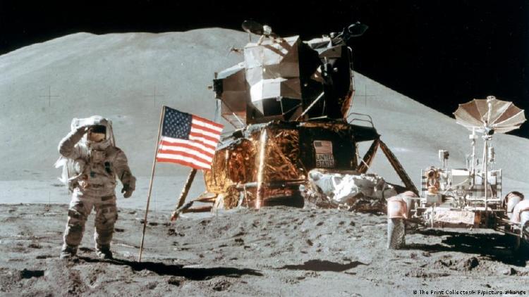 Plantar una bandera en la Luna es un gesto meramente simbólico.