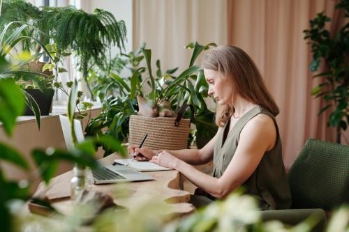 Foto de Mikael Blomkvist en Pexels Decoración con plantas urban jungle
