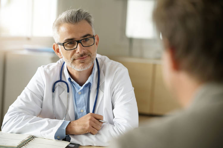 hombre en el medico hombre en el medico