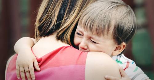 Frases que nunca tendríamos que decirle a un niño que está llorando