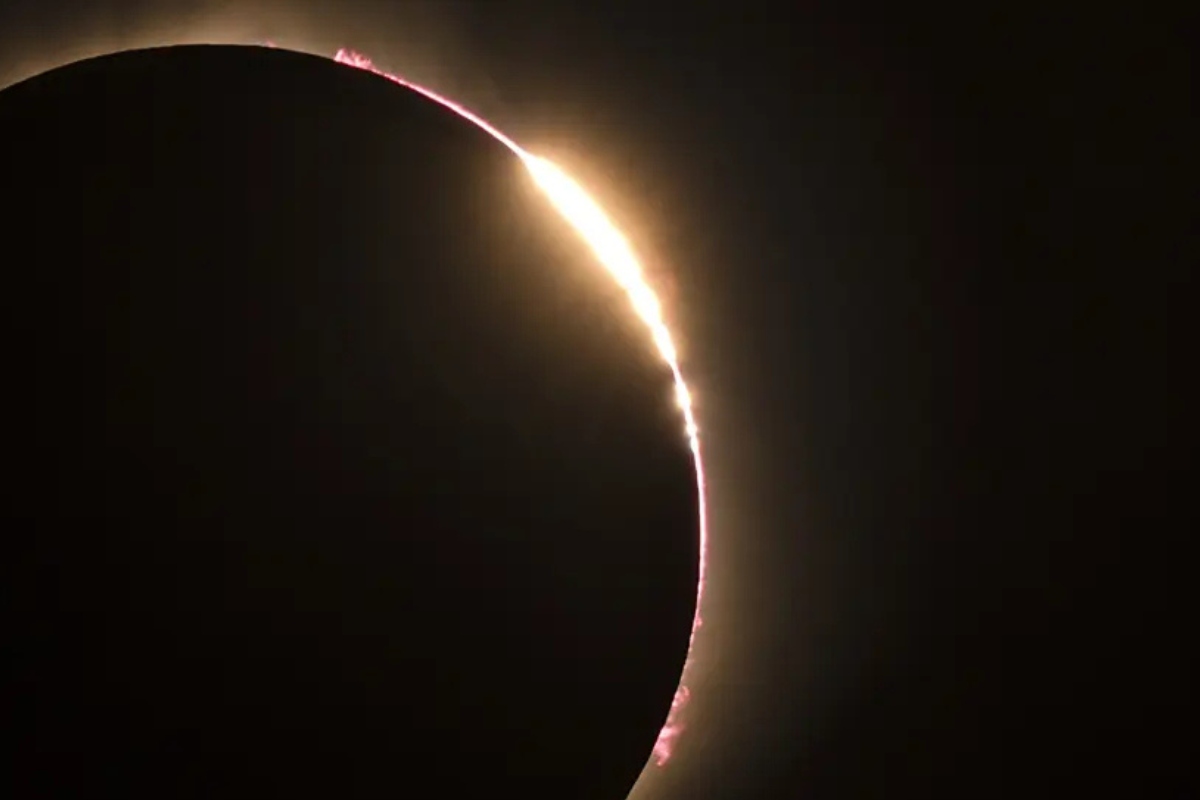 eclipse de sol Dos naves espaciales europeas lograron crear por primera vez un eclipse total de Sol en órbita. (Imagen: www.20minutos.es)