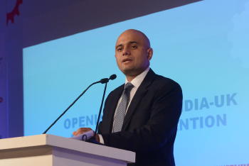 Sajid Javid Reino Unido levantará todas las restricciones y estima que los casos diarios de COVID llegarán a 100 mil