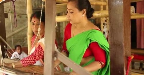 Da empleo a 2000 mujeres en India convirtiendo desechos plásticos en tela