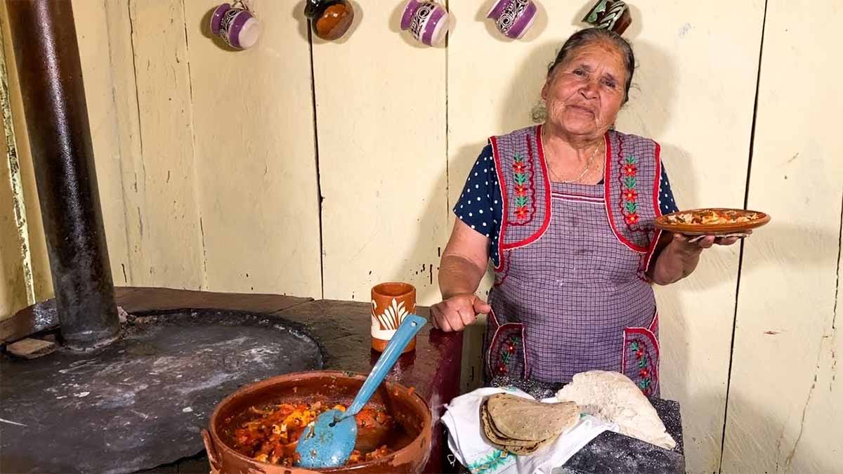 Abuelita creó su propio canal de Youtube | Bioguia