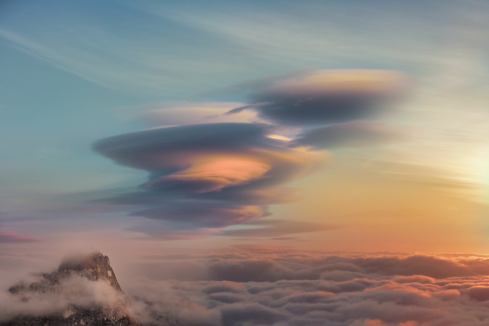 nubes lenticulares universo