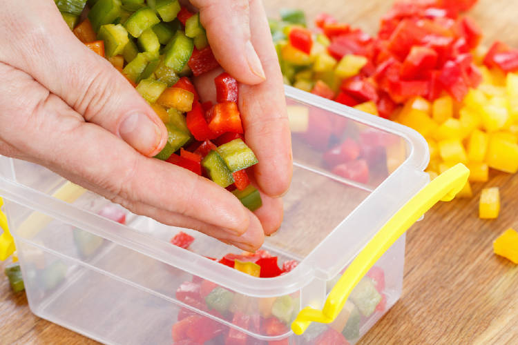 vegetales tupper Vegetales cortados en un tupper