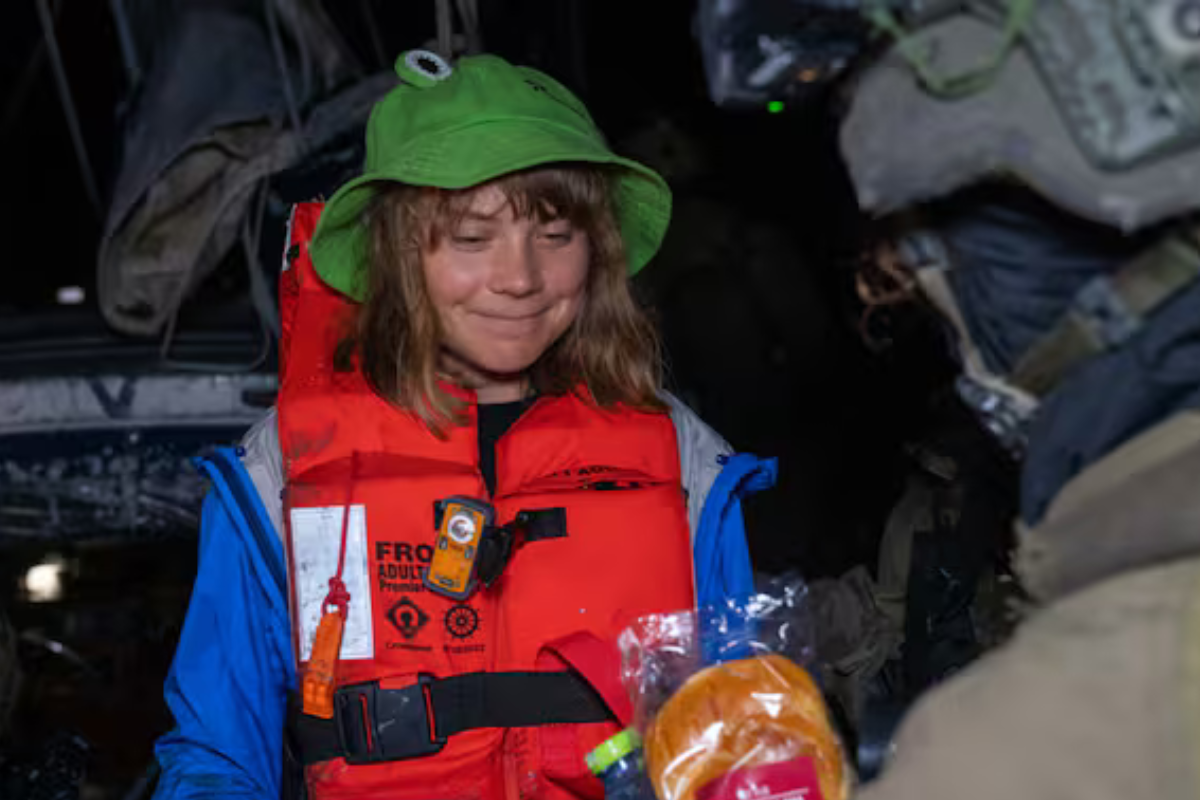 greta thunberg El ejército israelí publicó una foto de un soldado entregándole un sándwich a Greta Thunberg