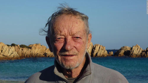 El 'Robinson Crusoe' italiano abandona la isla en la que vivió solo durante 32 años