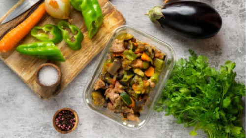 verduras Los buenos hábitos alimenticios son la base para una vida saludable y equilibrada. Incorporar más vegetales en nuestra dieta diaria no solo mejora el bienestar físico, sino que también aporta beneficios esenciales para nuestro cuerpo.