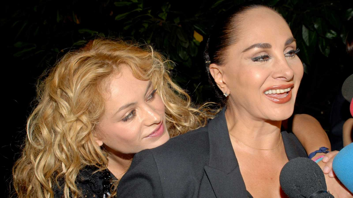 Ella Vive En M Paulina Rubio Habla De Su Madre Fallecida Bioguia ella-vive-en-m-paulina-rubio-habla-de-su-madre-fallecida-bioguia