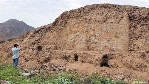 Arqueólogos identifican en Perú un mural de un dios araña de 3.200 años de antigüedad