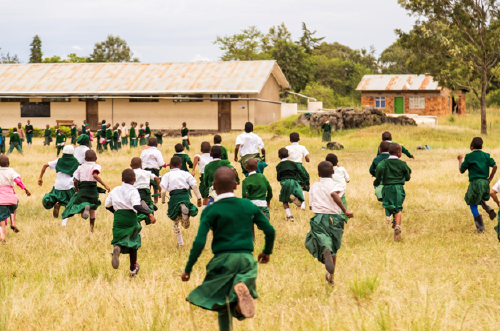 Afrikamiga niños corriendo