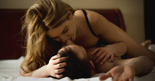 Un estudio revela a qué edad se tiene más sexo