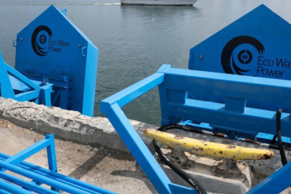 mar eolico Flotadores azules instalados en el puerto de Los Ángeles convierten el movimiento de las olas en electricidad, ofreciendo una alternativa renovable y constante frente a los combustibles fósiles. (msn.com)