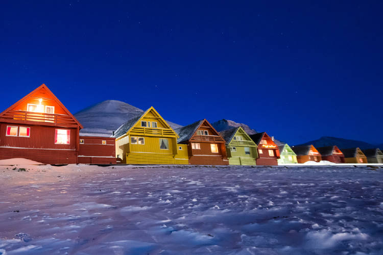 Casas de colores en Longyearbyen, Noruega