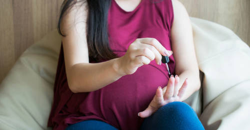 ¿Es cierto que no hay que pintarse las uñas durante el embarazo?