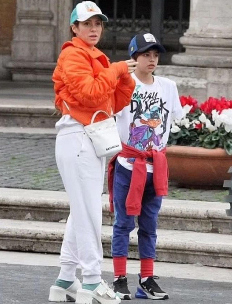 shakira roma3 shakira roma3