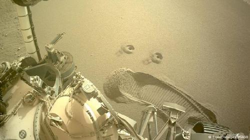 64082914_303 64082914_303