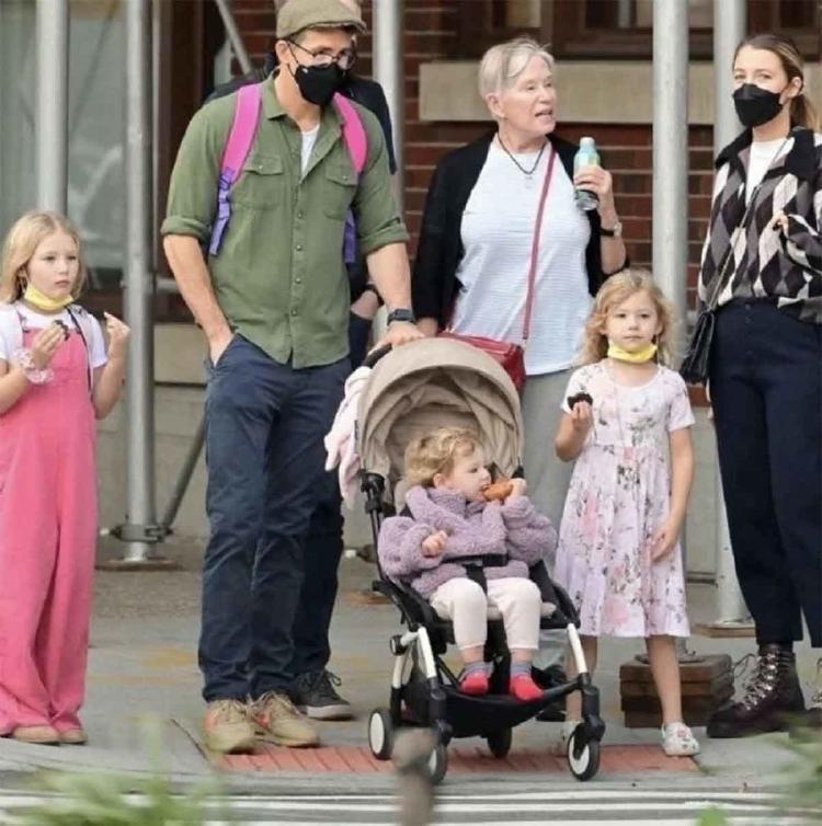 reynolds lively reynolds lively