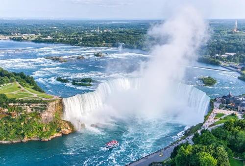 ¿Te atreverías a lanzarte en tirolesa sobre las Cataratas del Niágara?