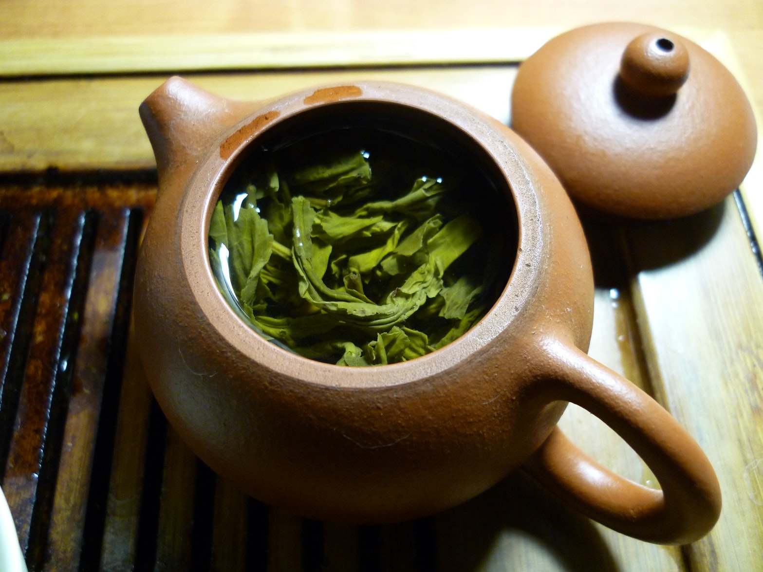Una infusión de té de verde aporta múltiples beneficios para el pelo