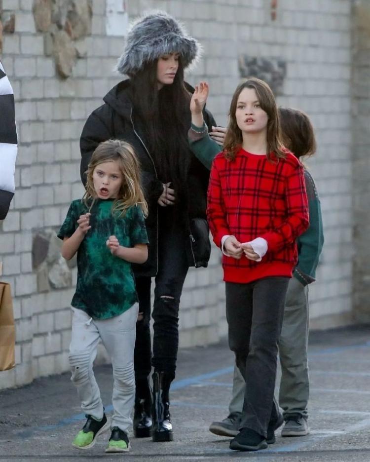 f768x1 44423_44550_126 f768x1 44423_44550_126