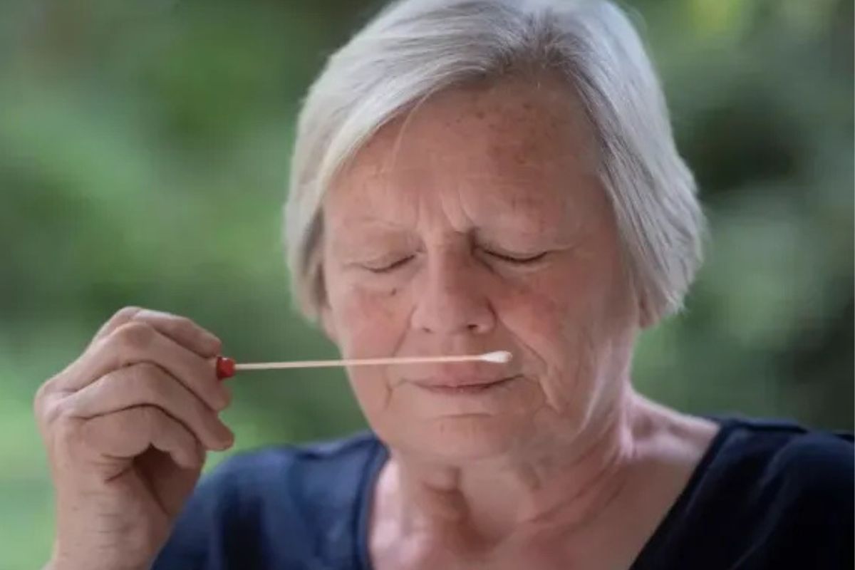 MUJER ALZHEIMER Mujer con “superolfato” puede oler el Parkinson… y su habilidad está revolucionando la medicina. (comunidad biologica.com)