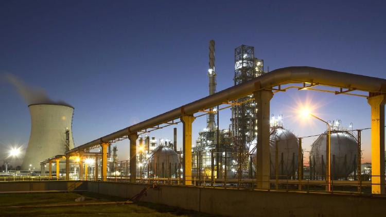 YPF QUÍMICA YPF QUÍMICA, como unidad de negocio de YPF S.A., publicó su tercer reporte de sustentabilidad.