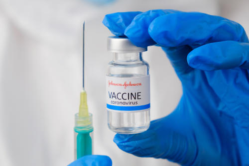 Coronavirus hoy: EE.UU. decide pausar uso de vacuna Johnson por casos de coágulos