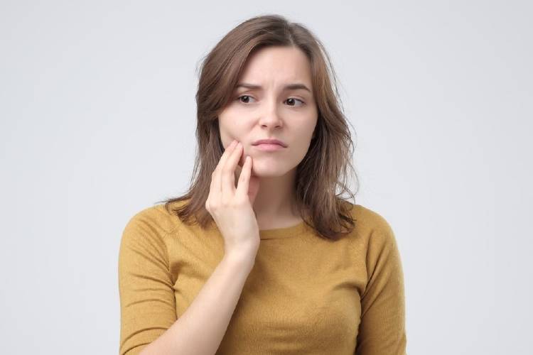 Mewing mandibula Mewing: controvertida técnica de belleza