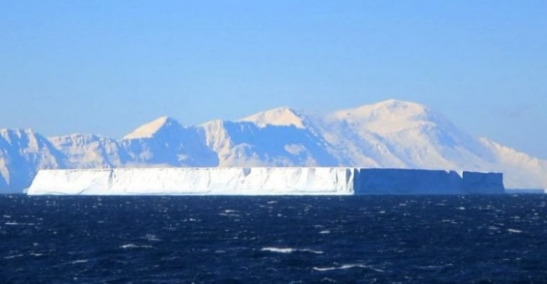 hallaron un iceberg rectangular en la antártida