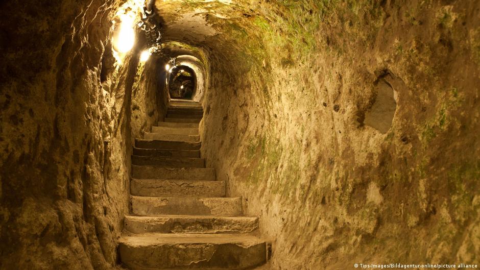 Túneles de ciudad subterránea descubierta en Turquía Túneles de ciudad subterránea descubierta en Turquía