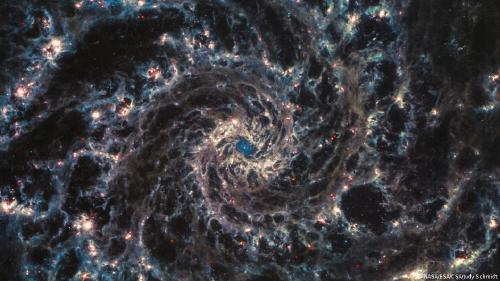 Imágenes del telescopio espacial James Webb de NGC 628 (la \