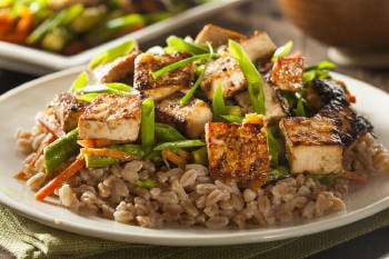 tofu tofu con arroz y verduras