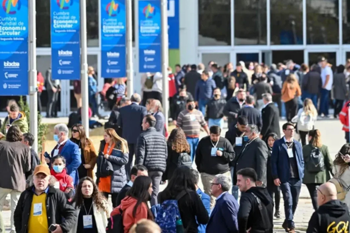 Conferencia en Córdoba. (el periodico.com.ar)