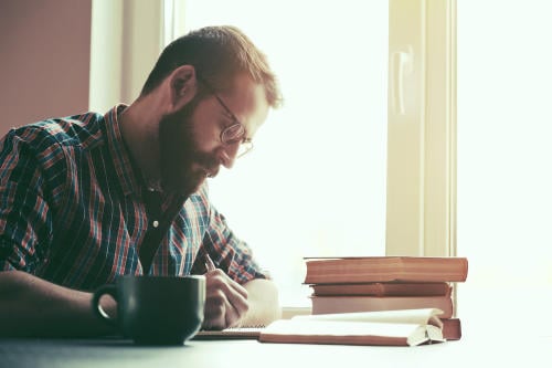 Sigue estos consejos del maestro del terror para mejorar tu escritura