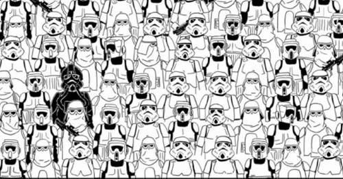 Panda galáctico descubre al oso escondido entre la multitud de stormtroopers