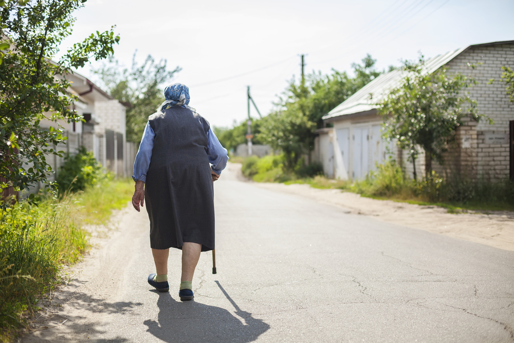 mujer Anciana caminando