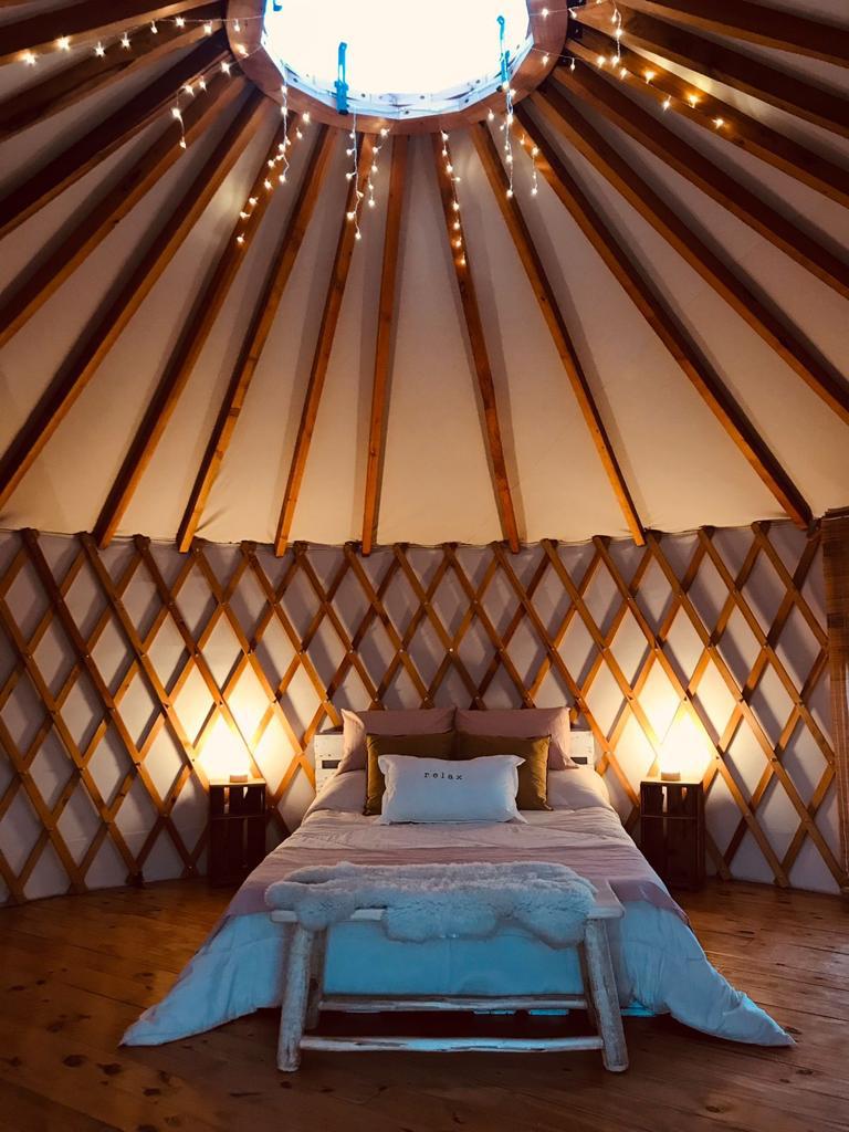 interior de yurta interior de yurta