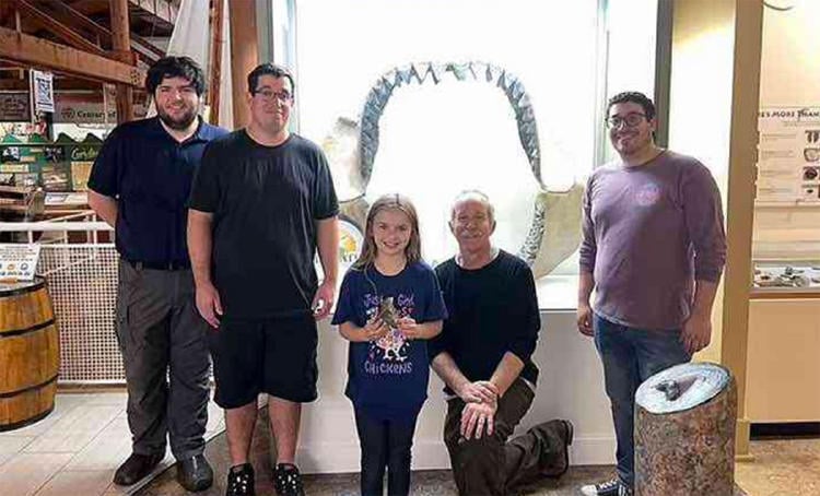 niña megalodon3 Facebook Calvert Marine Museum niña megalodon3 Facebook Calvert Marine Museum