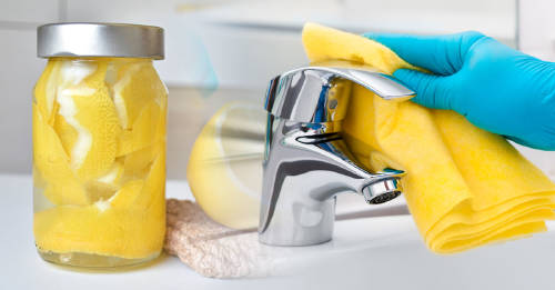 Cómo hacer una limpieza natural del baño