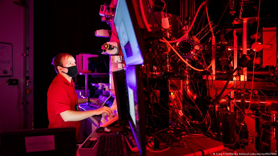 66303530_906 66303530_906