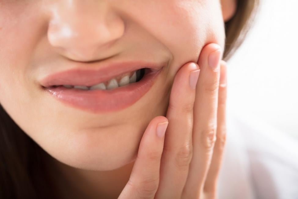 8 remedios caseros para matar el dolor de muelas y dientes | Bioguia