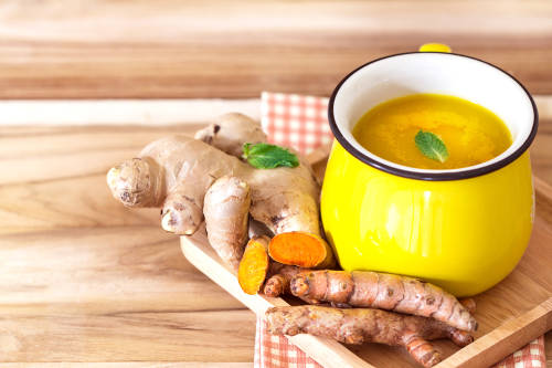 Té de cúrcuma y jengibre para fortalecer el sistema inmunológico