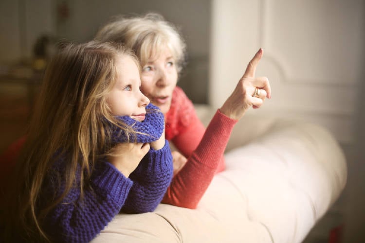 Esta influencia genética que las abuelas maternas tienen en sus nietas mujeres, así como también la influencia emocional puede seguir activa en su ADN, aun cuando ya haya pasado una generación.