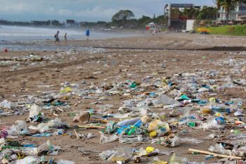 Toneladas de basura inundan las playas de Honduras
