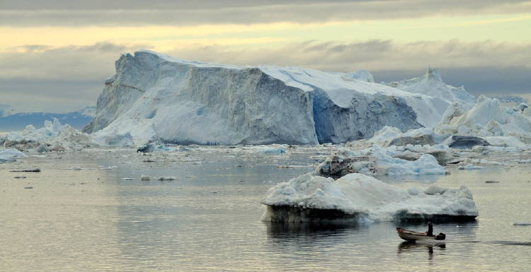 Una ola de calor se está apoderando del Ártico, derritiendo la capa de hielo de Groenlandia