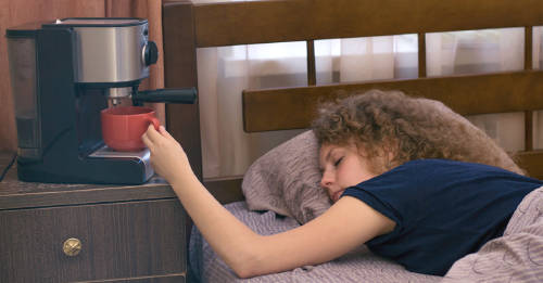 4 cosas que nunca deberías hacer al despertar si quieres un día feliz